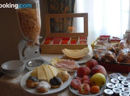 Alojamento de Acomodação e Pequeno-almoço Michelangelo 3*